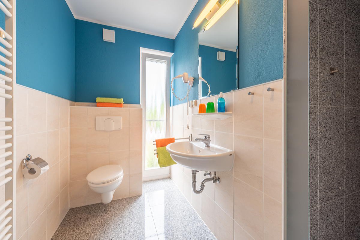 Badezimmer mit Dusche